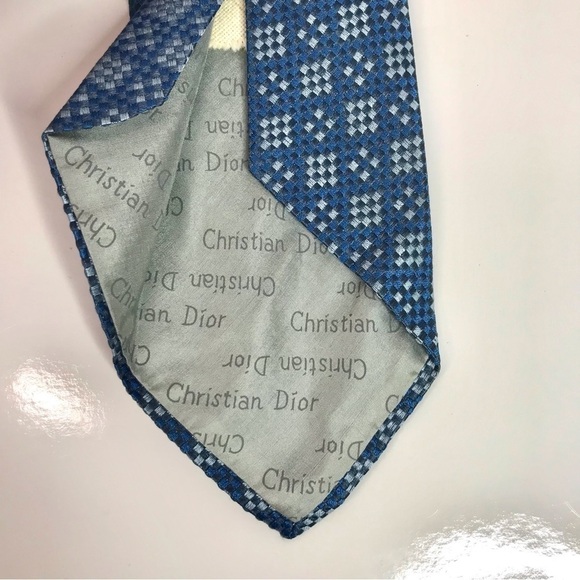Vintage CHRISTIAN DIOR Men’s 100% Silk Tie Blue Grey Silver pattern - Picture 2 of 7